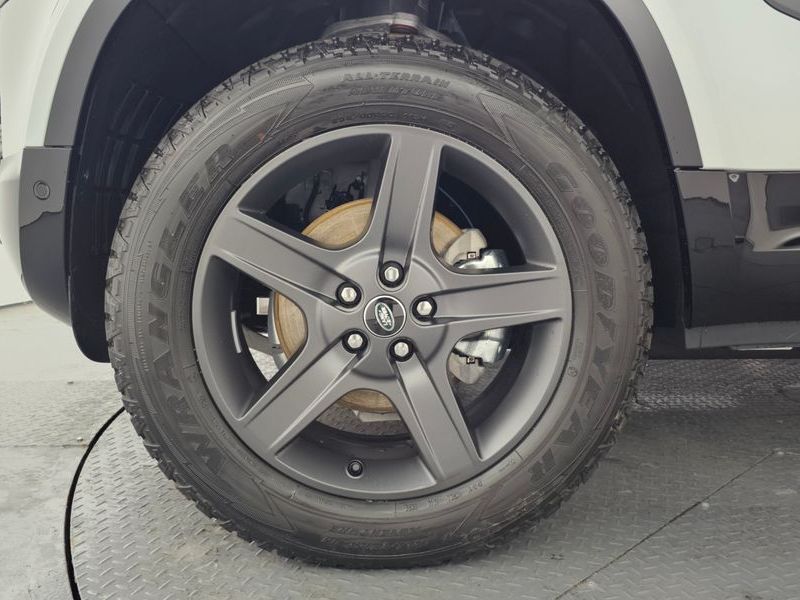 2025 Land Rover Defender 90 D250 X-Dynamic SE photo 9