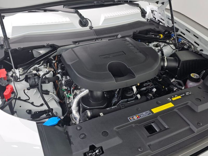 2025 Land Rover Defender 90 D250 X-Dynamic SE photo 10
