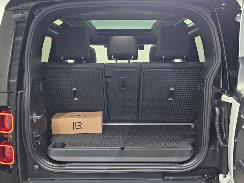2025 Land Rover Defender 90 D250 X-Dynamic SE photo 20