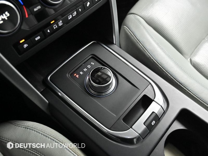 2016 Land Rover Discovery Sport 2.0 TD4 SE photo 8