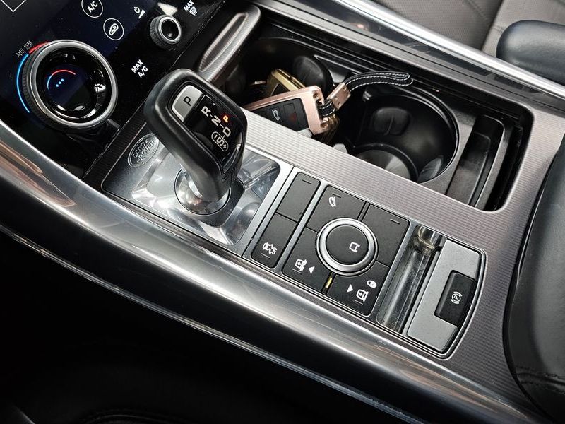 2018 Land Rover Range Rover Sport 3.0 SDV6 HSE photo 9