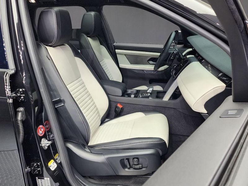 2025 Land Rover Discovery Sport P250 Dynamic SE photo 11