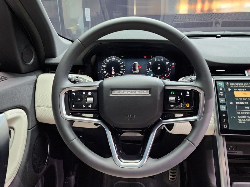 2025 Land Rover Discovery Sport P250 Dynamic SE photo 13