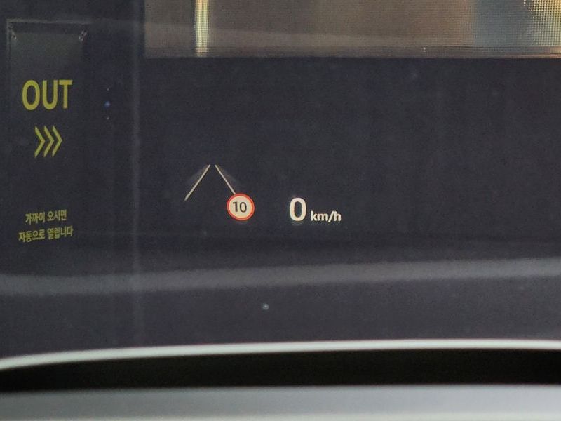 2025 Land Rover Discovery Sport P250 Dynamic SE photo 18