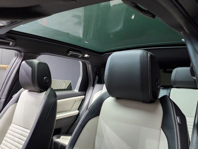 2025 Land Rover Discovery Sport P250 Dynamic SE photo 19