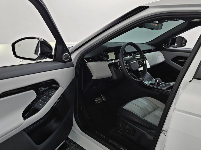 2026 Land Rover Range Rover Evoque P250 Dynamic SE photo 10