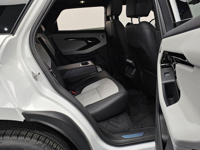 2026 Land Rover Range Rover Evoque P250 Dynamic SE photo 11