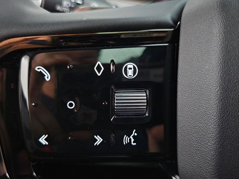 2026 Land Rover Range Rover Evoque P250 Dynamic SE photo 15