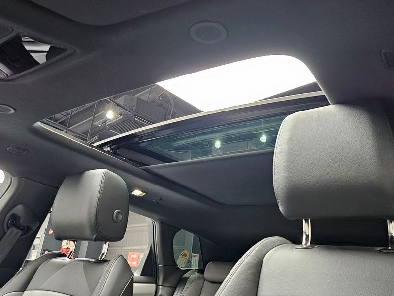 2026 Land Rover Range Rover Evoque P250 Dynamic SE photo 17