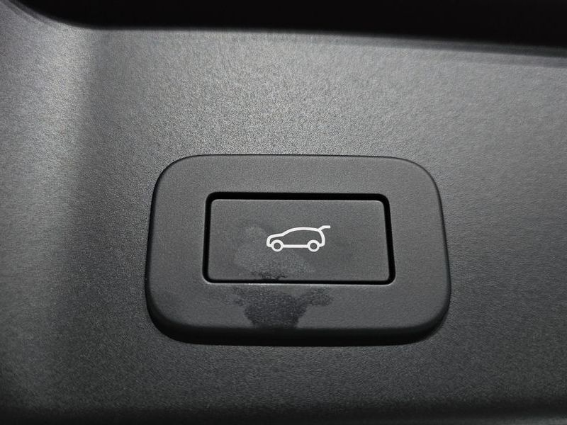 2026 Land Rover Range Rover Evoque P250 Dynamic SE photo 18