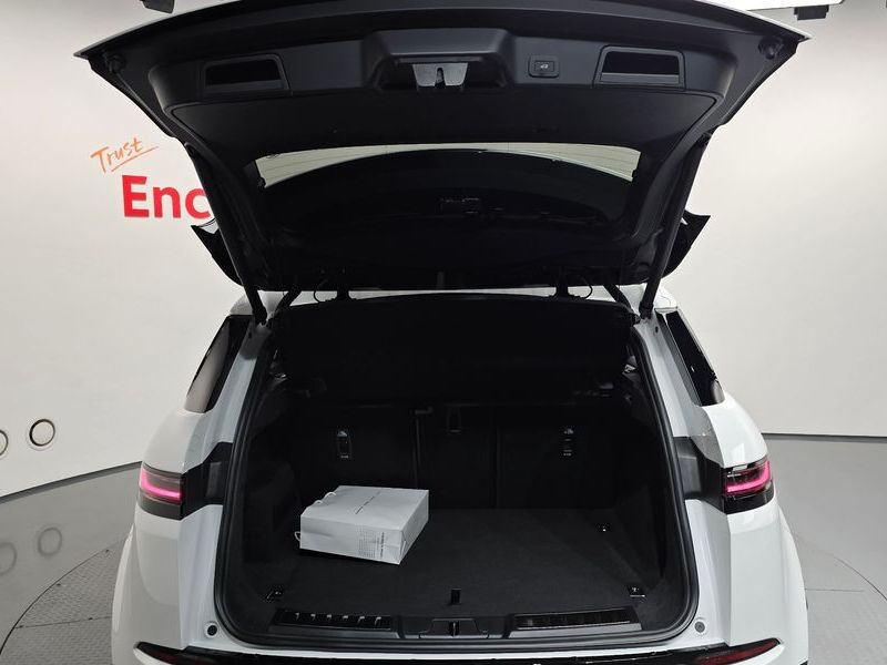 2026 Land Rover Range Rover Evoque P250 Dynamic SE photo 19