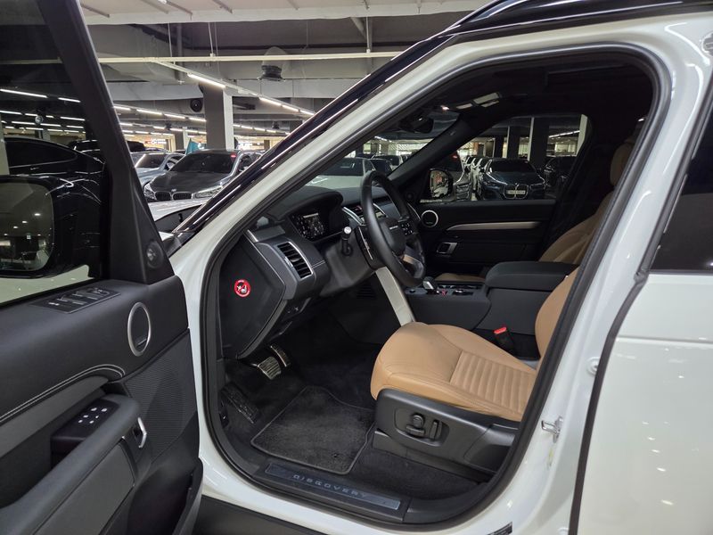 2025 Land Rover Discovery P360 Dynamic HSE photo 8