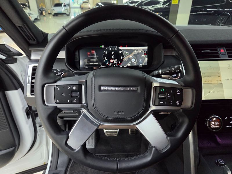 2025 Land Rover Discovery P360 Dynamic HSE photo 10