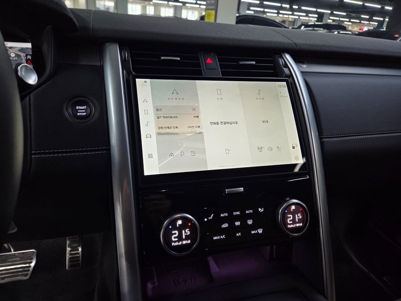 2025 Land Rover Discovery P360 Dynamic HSE photo 13