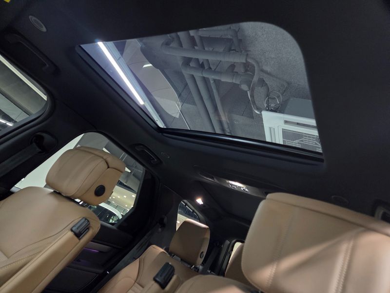 2025 Land Rover Discovery P360 Dynamic HSE photo 19