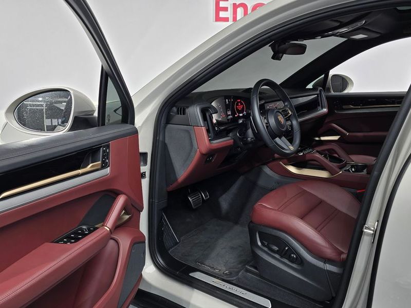 2025 Porsche Cayenne 3.0 E-Hybrid Coupe photo 10
