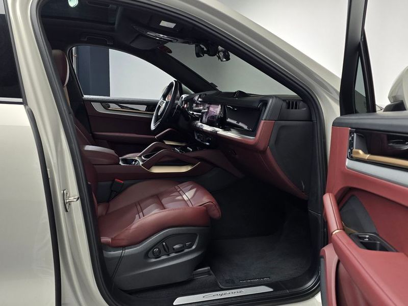 2025 Porsche Cayenne 3.0 E-Hybrid Coupe photo 11
