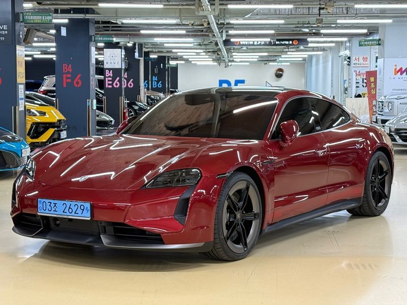 2025 Porsche Taycan Turbo photo 1