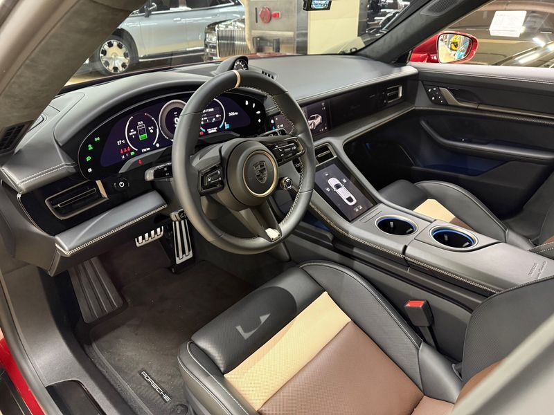 2025 Porsche Taycan Turbo photo 9