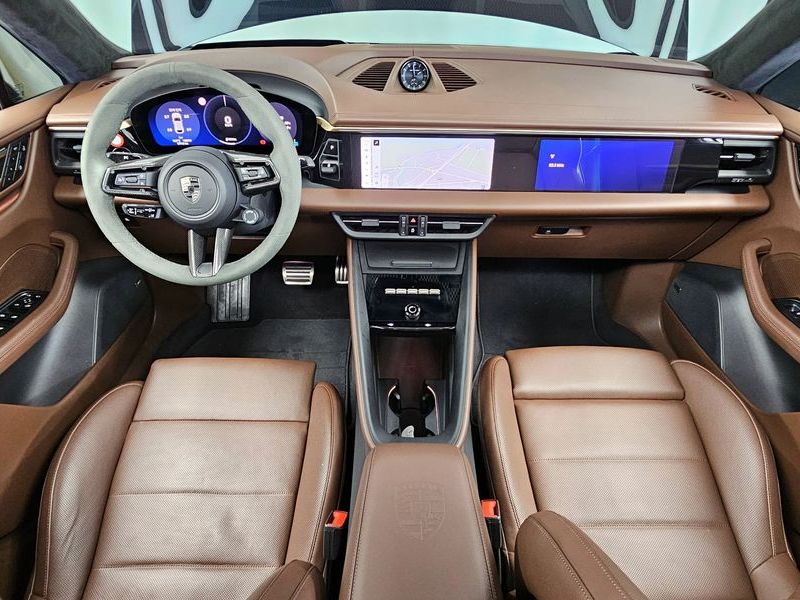 2025 Porsche Macan Turbo photo 7