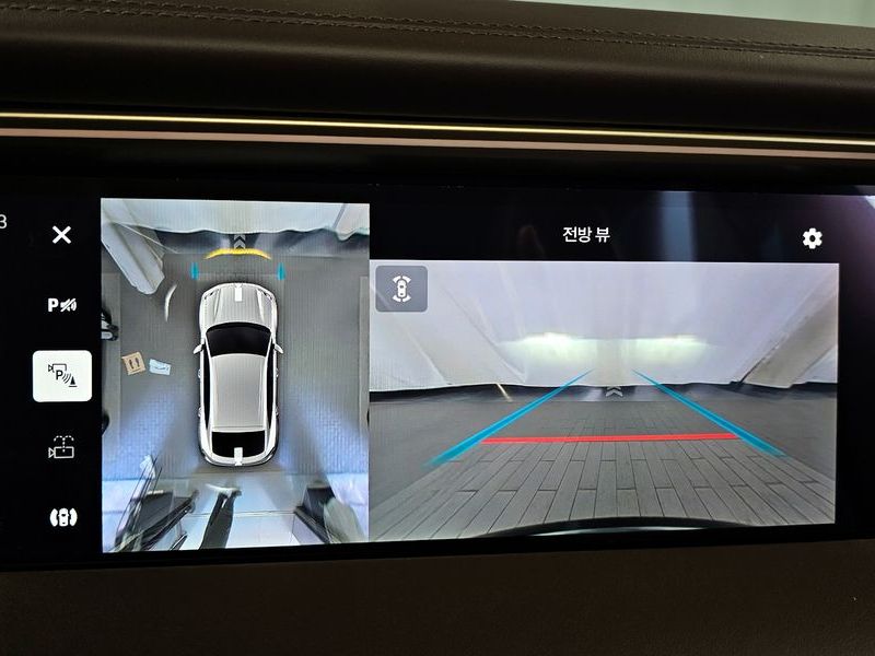 2025 Porsche Macan Turbo photo 15