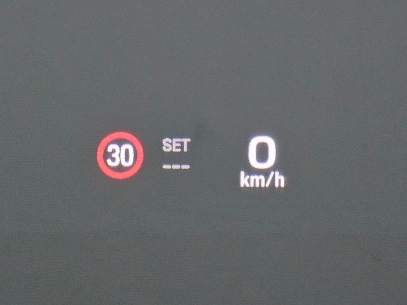 2025 Porsche Macan Turbo photo 17