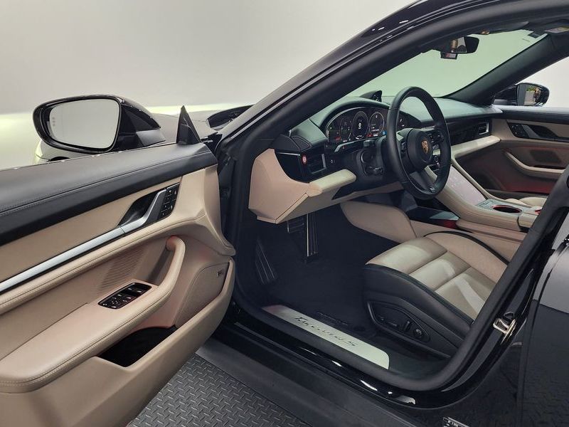 2025 Porsche Taycan 4S photo 10