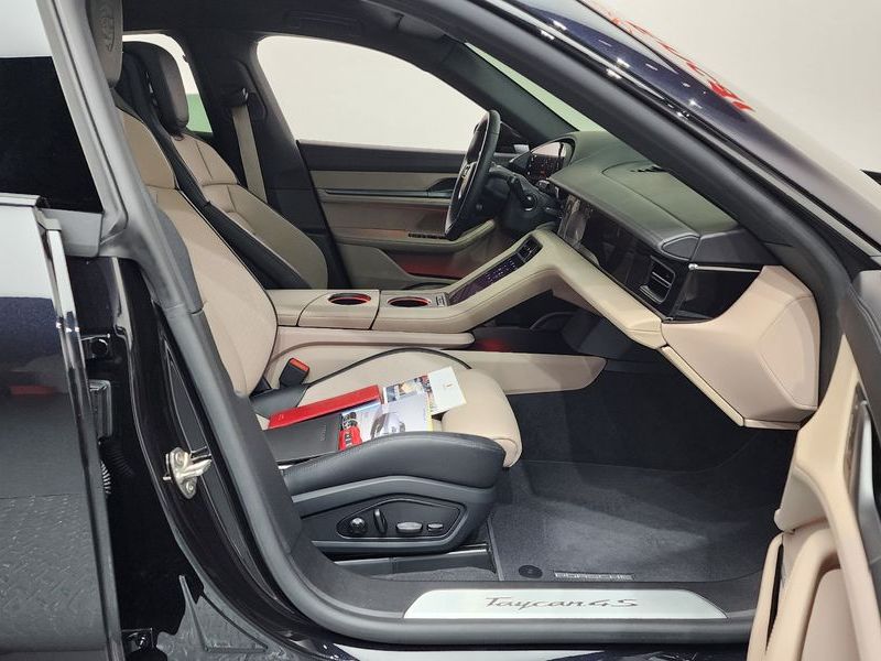 2025 Porsche Taycan 4S photo 11