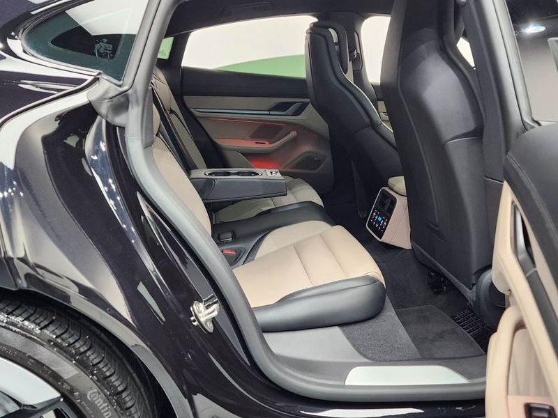 2025 Porsche Taycan 4S photo 12