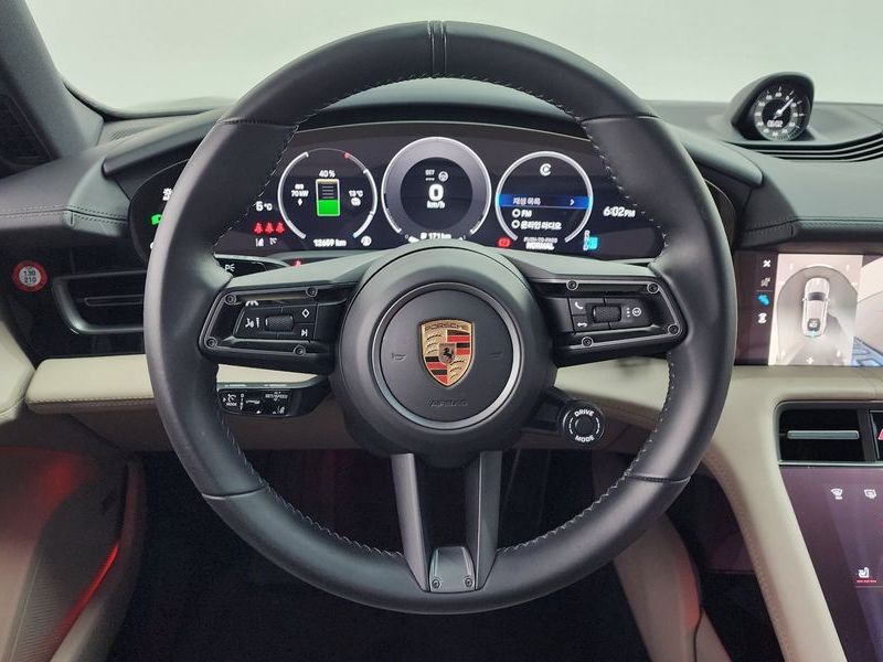 2025 Porsche Taycan 4S photo 13