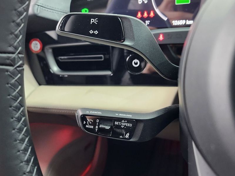 2025 Porsche Taycan 4S photo 14