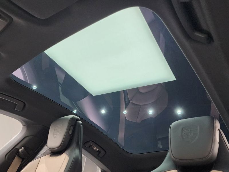 2025 Porsche Taycan 4S photo 19