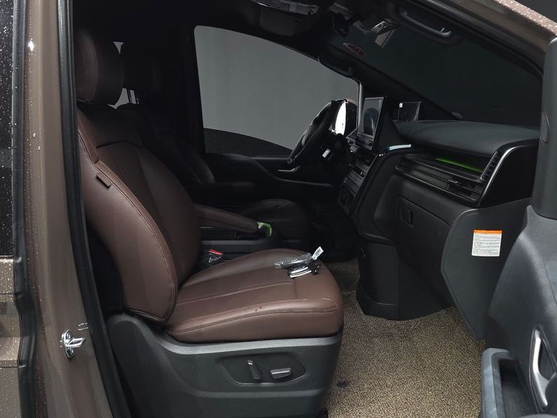 2026 Hyundai Staria HEV 1.6T Lounge 9-Seater Inspiration photo 10
