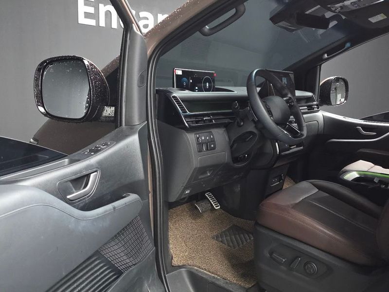 2026 Hyundai Staria HEV 1.6T Lounge 9-Seater Inspiration photo 11