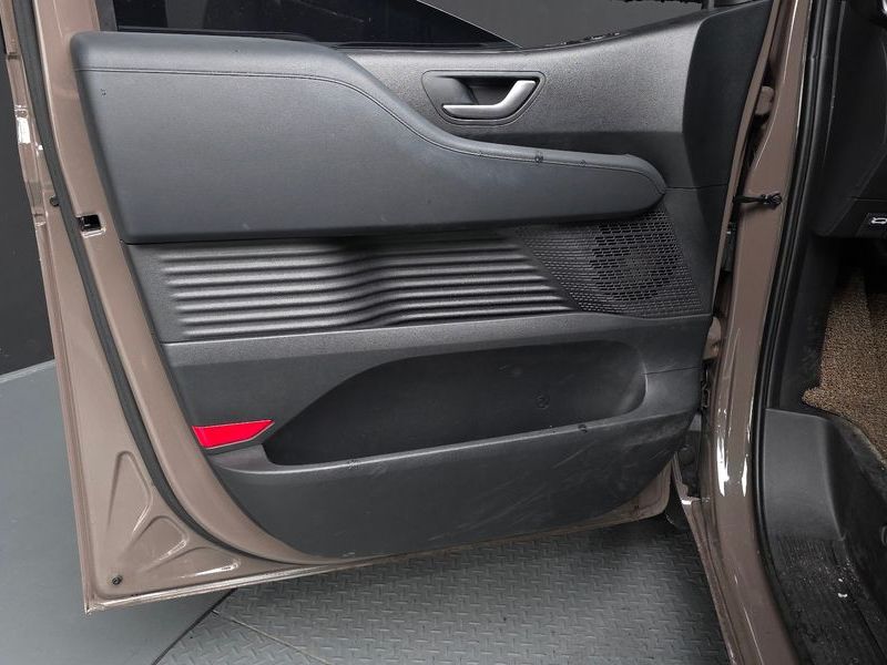 2026 Hyundai Staria HEV 1.6T Lounge 9-Seater Inspiration photo 24