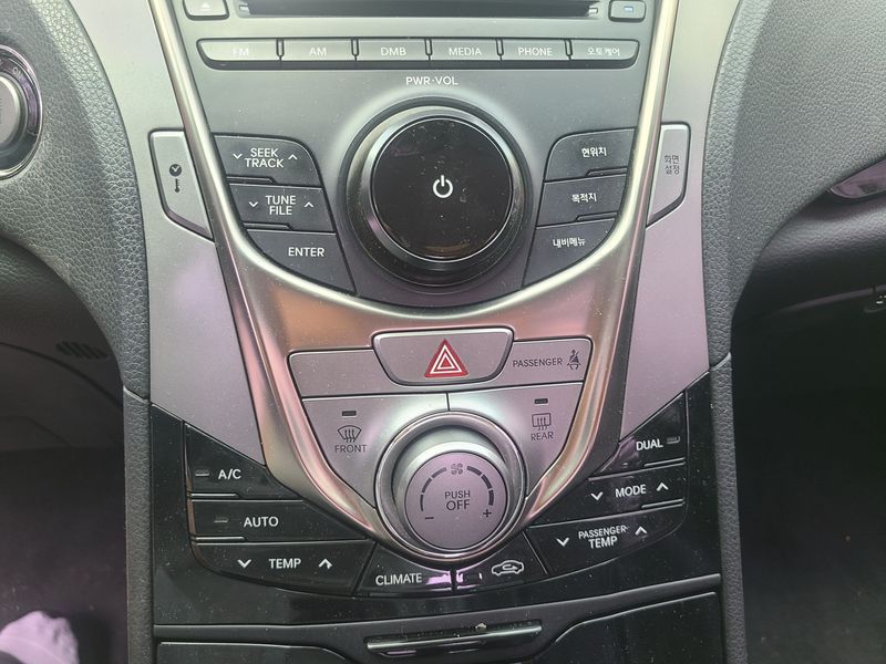 2012 Hyundai Grandeur HG240 Luxury photo 11