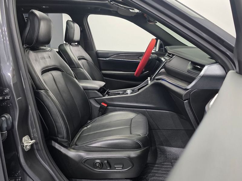 2023 Jeep Grand Cherokee 3.6 Overland photo 11