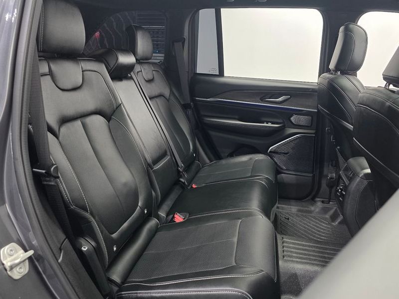 2023 Jeep Grand Cherokee 3.6 Overland photo 12