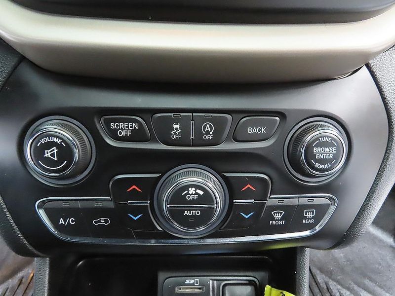 2015 Jeep Cherokee 2.0 Diesel Longitude AWD photo 16