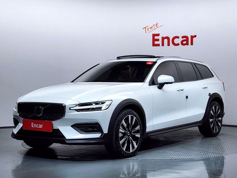 2025 Volvo V60 B5 Ultra AWD photo 1