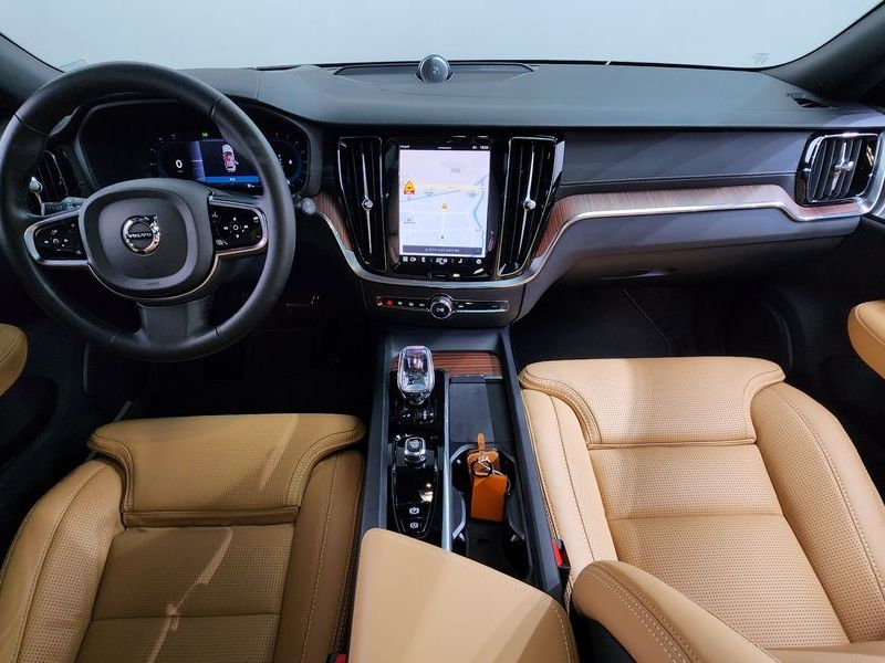 2025 Volvo V60 B5 Ultra AWD photo 7