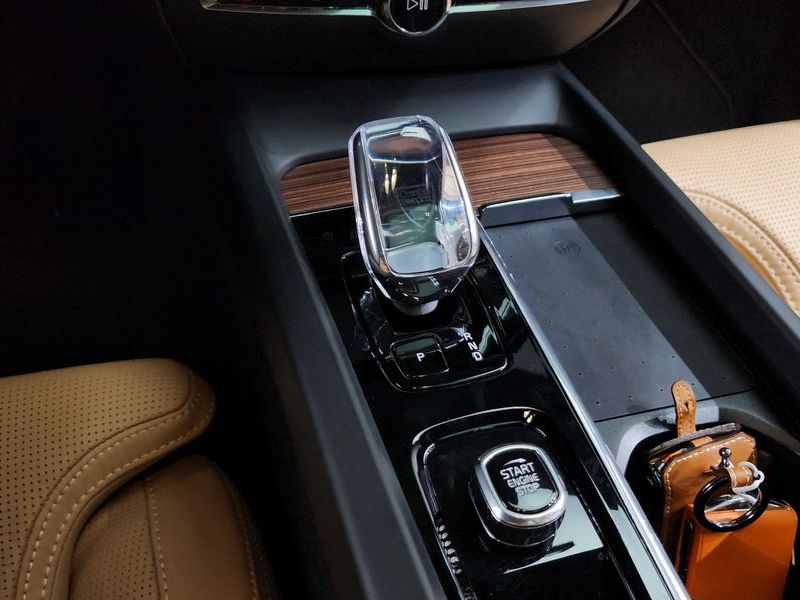 2025 Volvo V60 B5 Ultra AWD photo 9