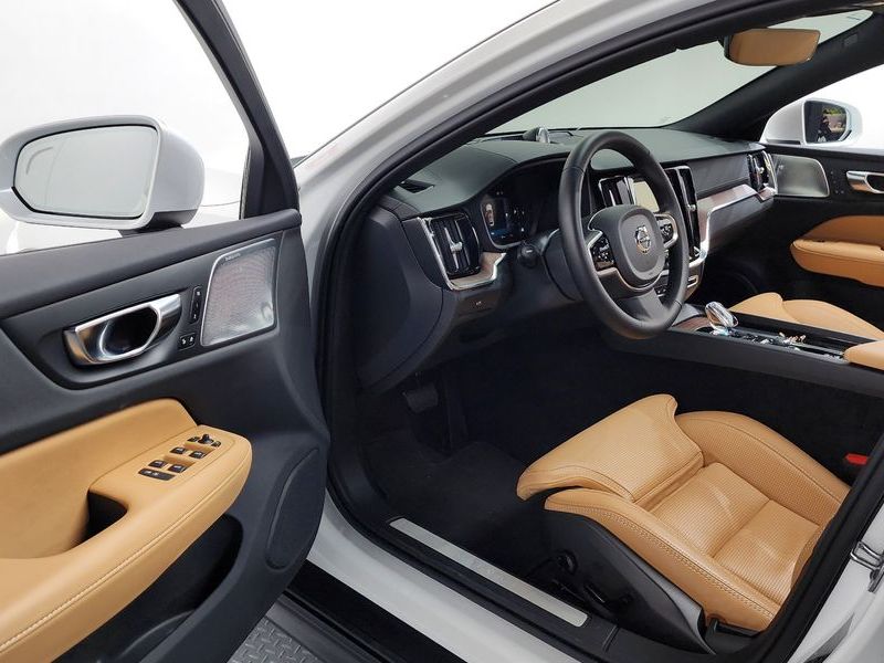 2025 Volvo V60 B5 Ultra AWD photo 10