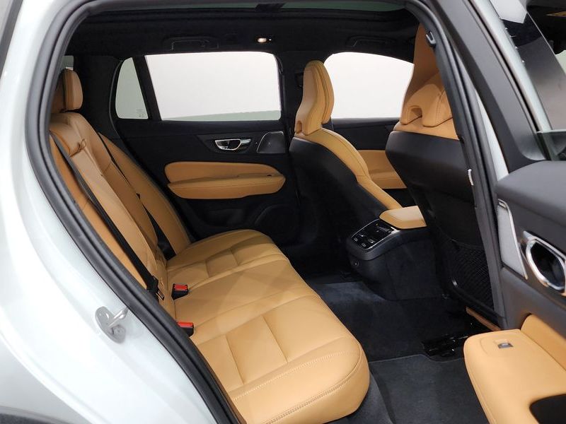 2025 Volvo V60 B5 Ultra AWD photo 11