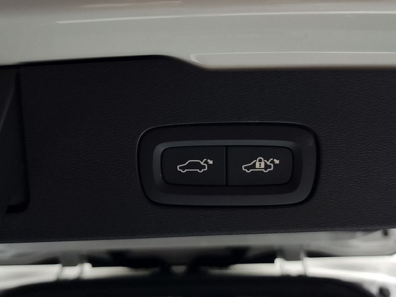 2025 Volvo V60 B5 Ultra AWD photo 18