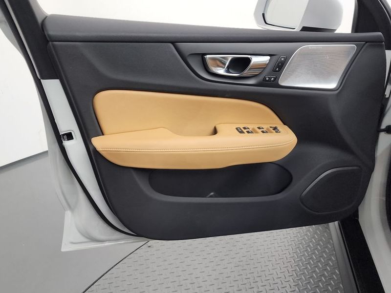 2025 Volvo V60 B5 Ultra AWD photo 24