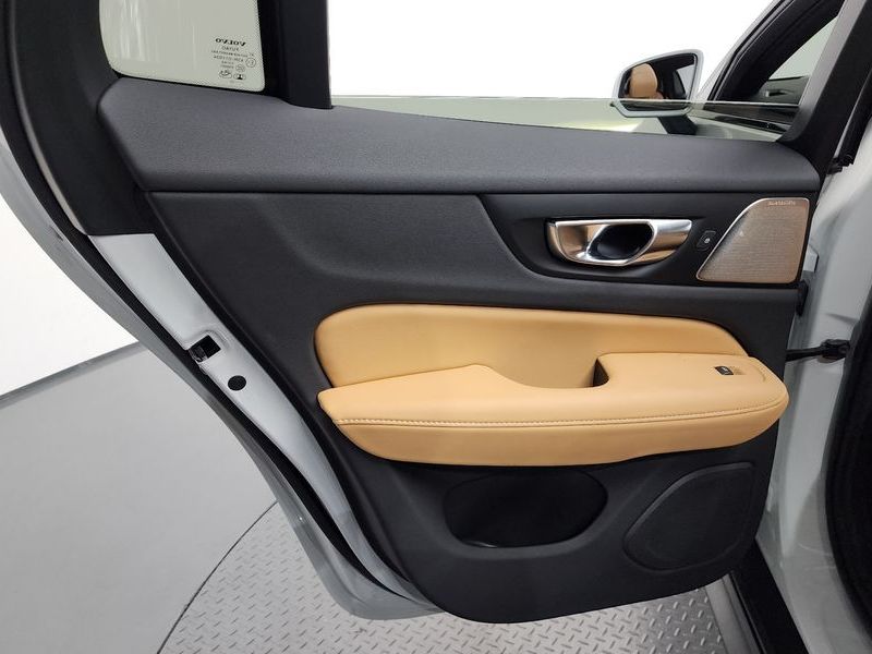 2025 Volvo V60 B5 Ultra AWD photo 25