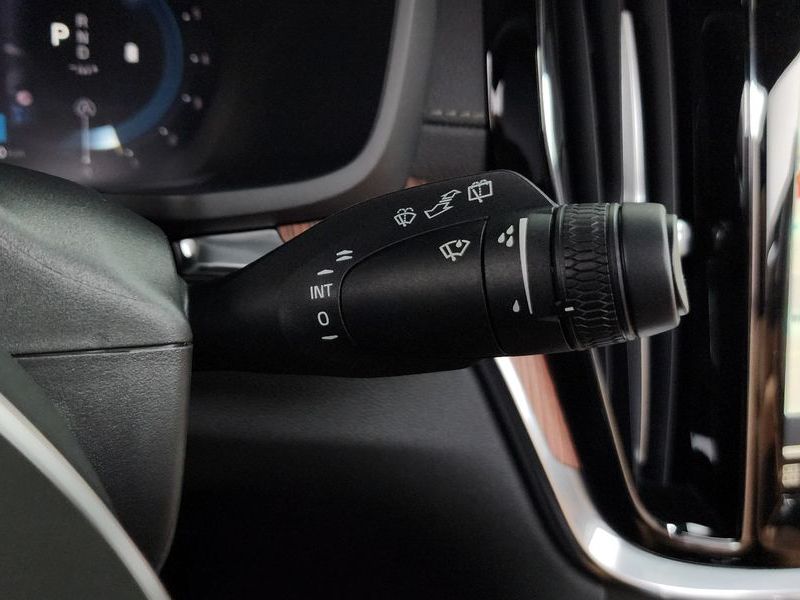 2025 Volvo V60 B5 Ultra AWD photo 27