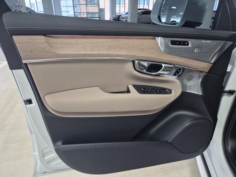 2026 Volvo XC90 B6 Ultra Bright photo 10