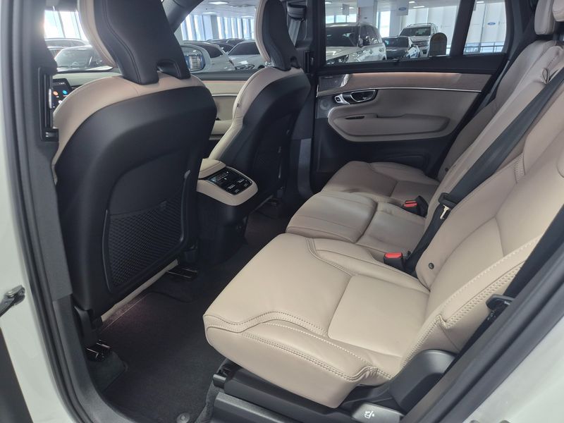 2026 Volvo XC90 B6 Ultra Bright photo 11